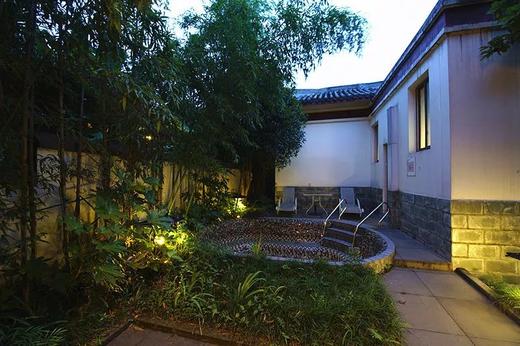 588元鹤鸣山道家主题酒店 超值中药养生温泉 双人养生早餐 景区门票