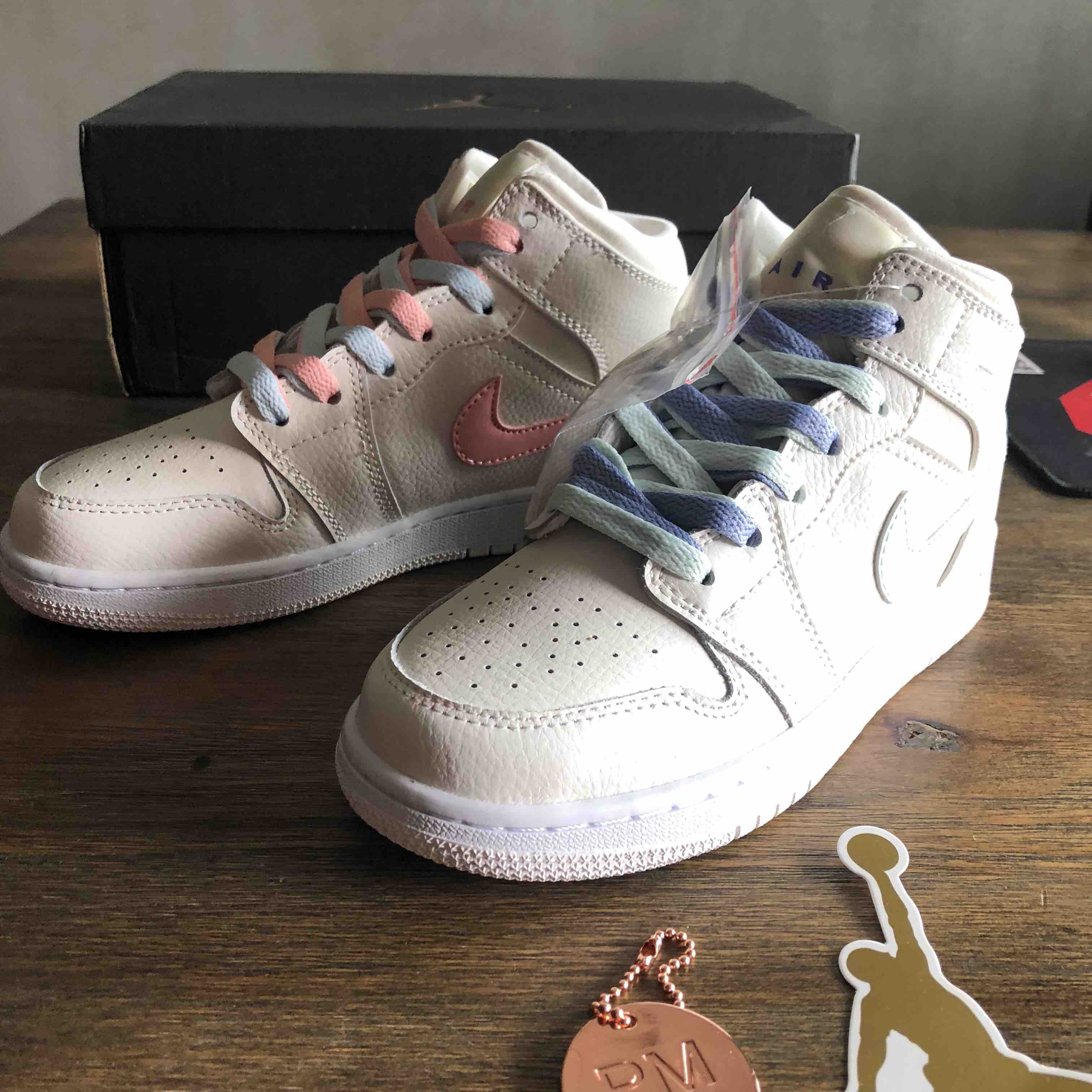 拒绝垃圾大爆款女子aj1四色鸳鸯女子潮鞋板鞋公司级渠道正品无惧对比