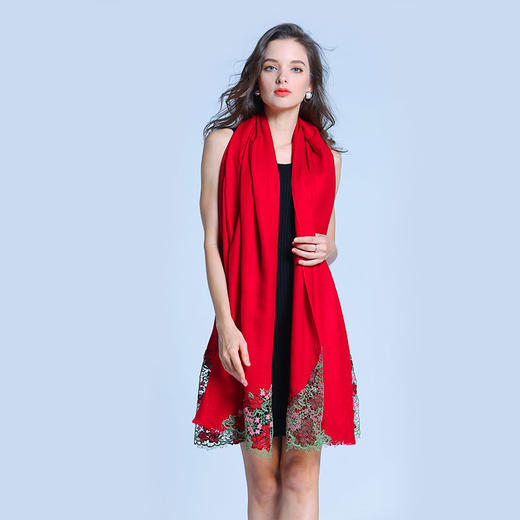 优品堂“樱恋荷花” 高档羊毛镂空刺绣围巾披肩两用 商品图1