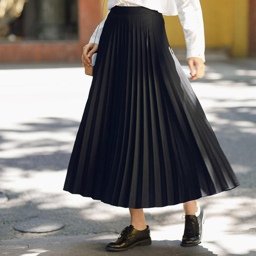 茵曼2018春秋新款文艺松紧腰风琴褶a字半身裙显瘦百褶中长裙裙子