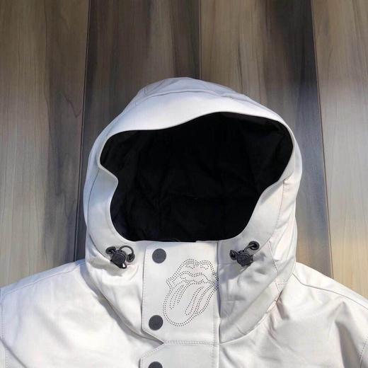 点此购买 情侣款 蒙口 大舌头款羽绒服 张