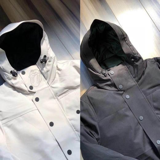 点此购买 情侣款 蒙口 大舌头款羽绒服 张