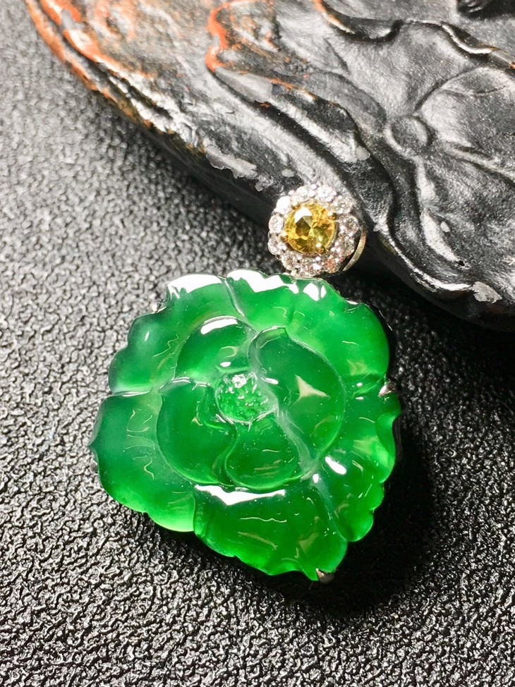 z2767翡翠冰种牡丹花吊坠