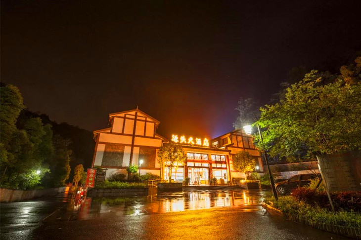 288元2大2小抢住峨眉山温泉源头大酒店
