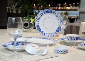 景德镇陶瓷 国瓷红叶 56头釉下手绘青花中餐具--花满园