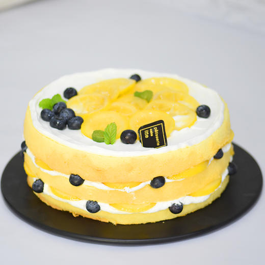 【法式柠檬裸蛋糕】动物奶油、蜂蜜柠檬片夹心、原味戚风蛋糕胚；片片柠檬加蓝莓点缀在蛋糕之上，为这平淡添上的光彩~ 商品图0