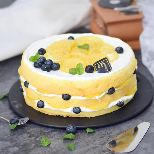 【法式柠檬裸蛋糕】动物奶油、蜂蜜柠檬片夹心、原味戚风蛋糕胚；片片柠檬加蓝莓点缀在蛋糕之上，为这平淡添上的光彩~ 商品图1