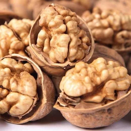 新疆叶城手剥烤核桃