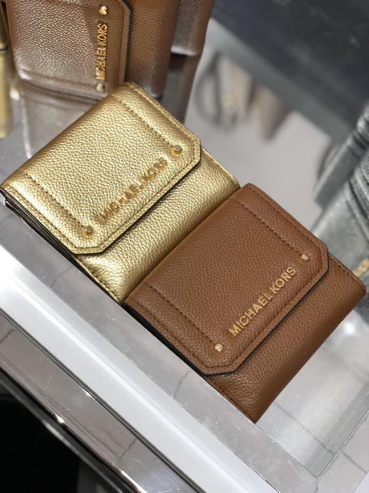 清库存！MK 铆钉全能短钱包 金色发财色 商品图2