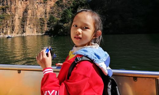 苏子涵读《大青树下的小学》 商品图0