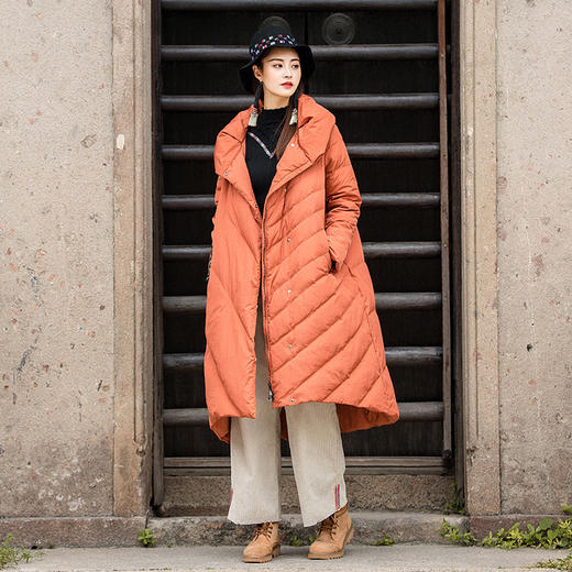 幻乐城刺绣长款羽绒服预售