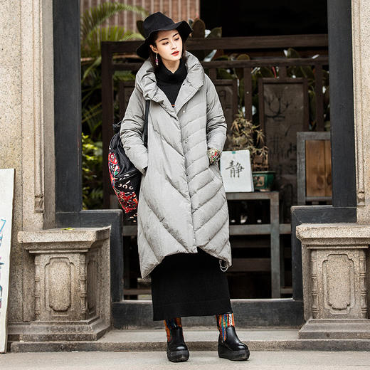 幻乐城刺绣长款羽绒服预售