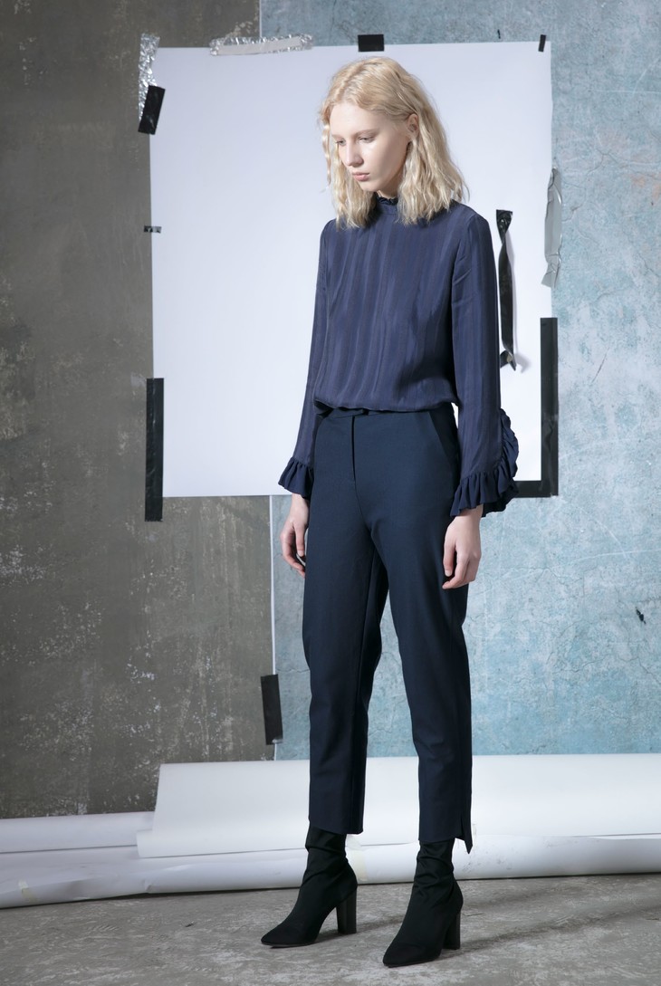 拉夫领荷叶边袖口上衣