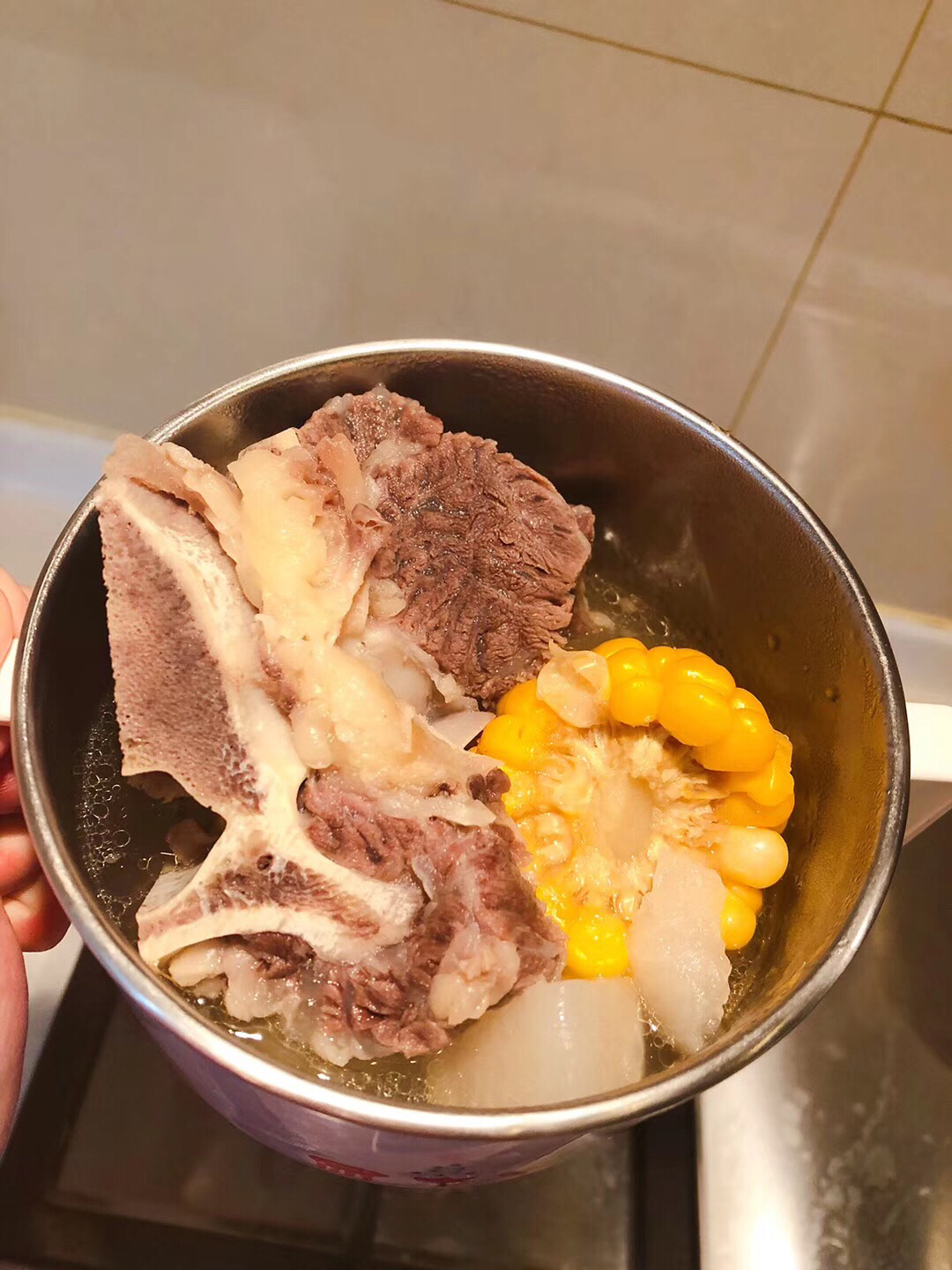 #新货·澳洲·和牛牛脊骨#骨肉相连，被西冷、眼肉等牛排部位包裹的骨头部位，熬汤、火锅都超赞～