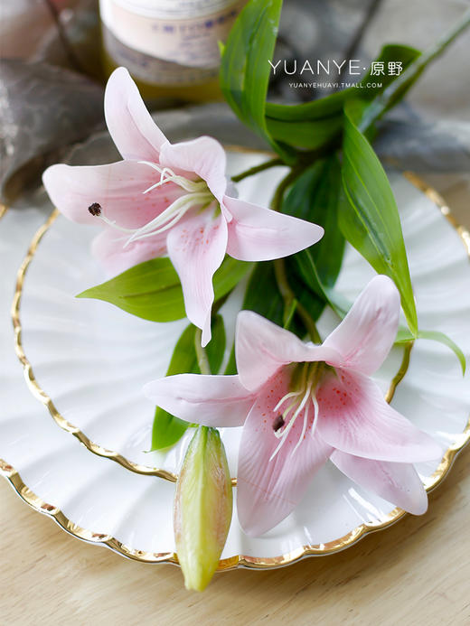 百合花高仿真花简约唯美 客厅室内装饰绢花套装餐厅摆放花艺单支 商品图3