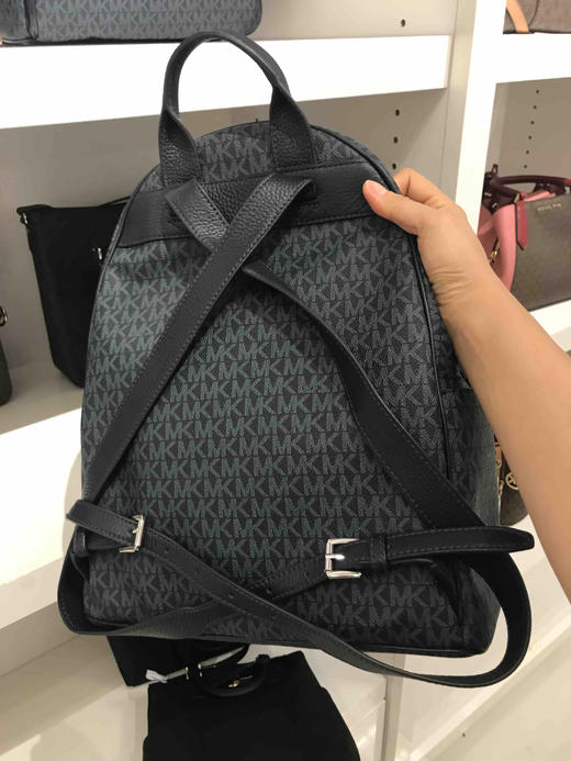 mk经典logo大号时尚双肩包 男女适用