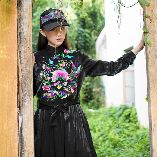 云南映象系列——朱仙刺绣廓形连衣裙 | 杨丽萍老师经典款 | 24小时现货发 商品图5