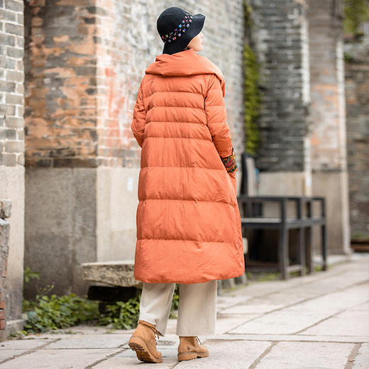 幻乐城刺绣长款羽绒服预售