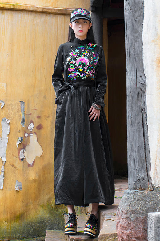 云南映象系列——朱仙刺绣廓形连衣裙 | 杨丽萍老师经典款 | 24小时现货发 商品图6