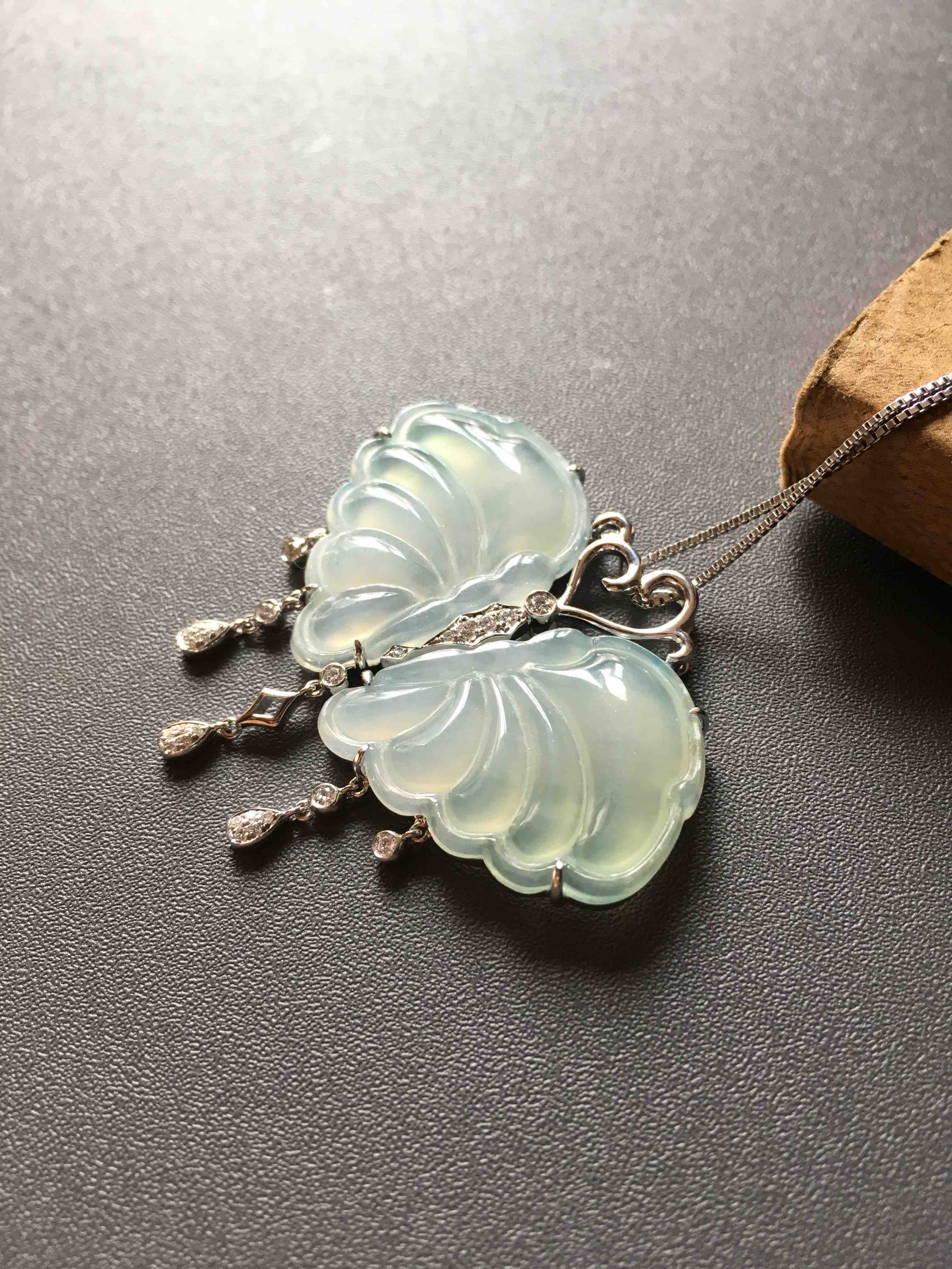 冰种翡翠蝴蝶吊坠18k白金钻石镶嵌