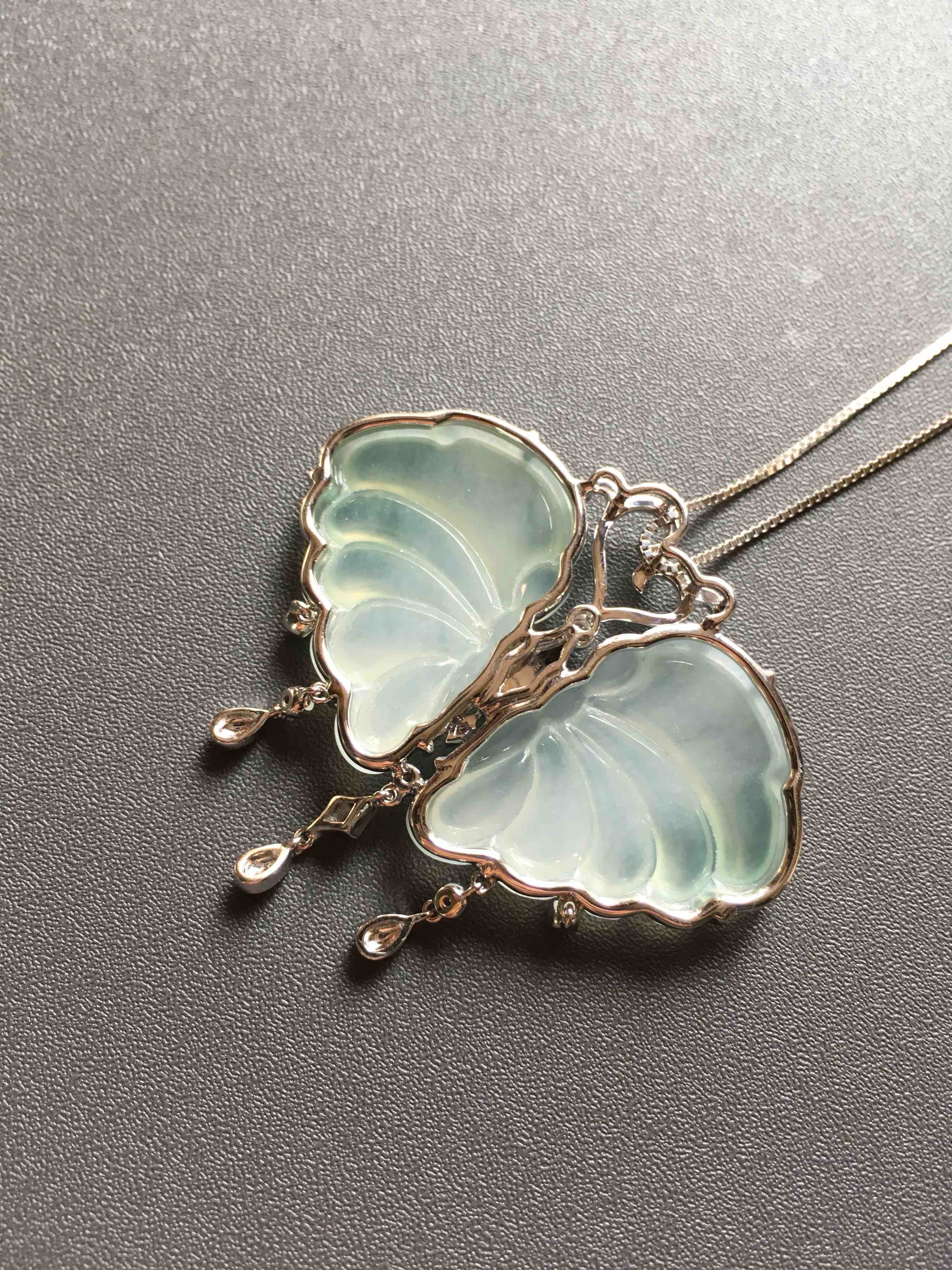 冰种翡翠蝴蝶吊坠18k白金钻石镶嵌