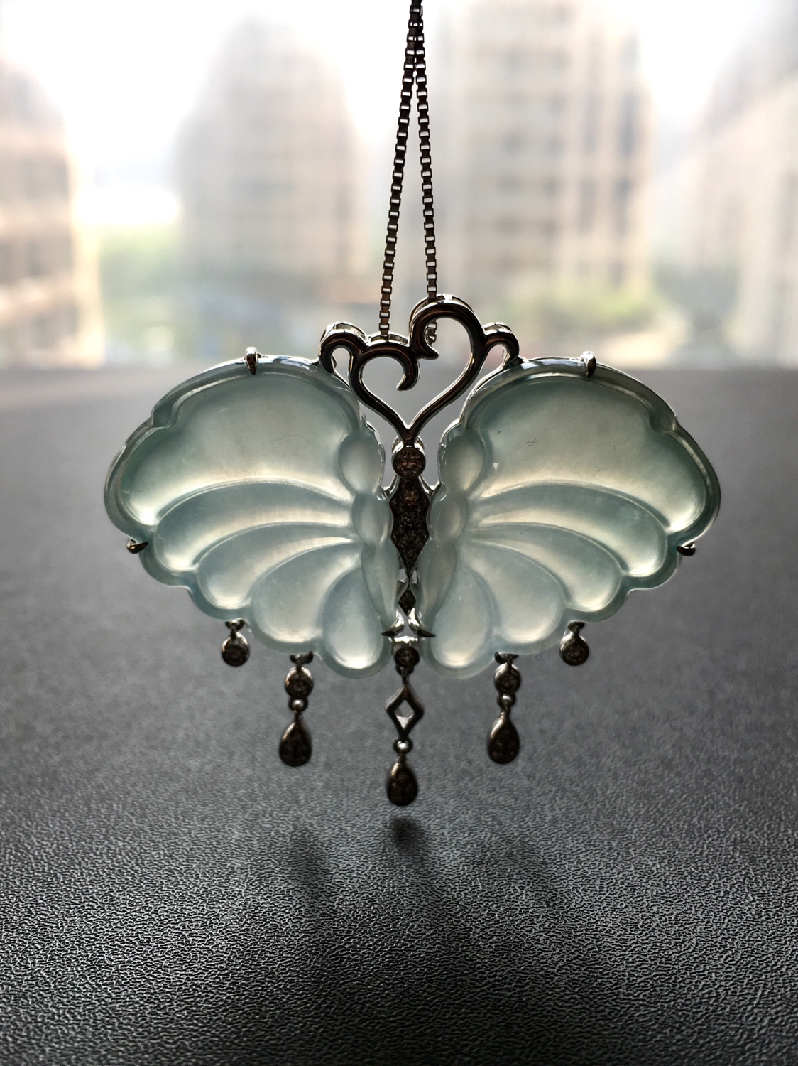 冰种翡翠蝴蝶吊坠18k白金钻石镶嵌