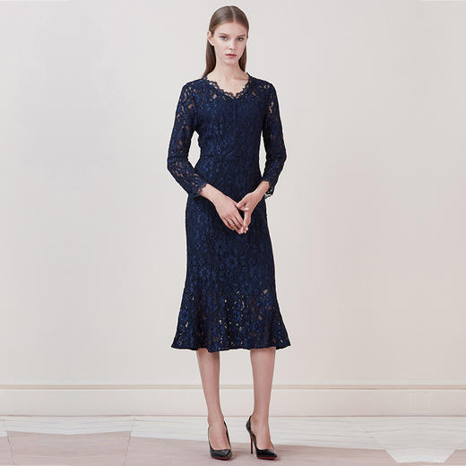 EITIE爱特爱品牌女装新款修身显瘦V领中腰蕾丝连衣裙中长裙5807535 商品图2
