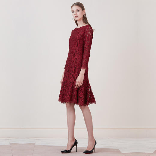 EITIE爱特爱品牌女装新款时尚优雅蕾丝连衣裙圆领低腰中裙5807534 商品图2