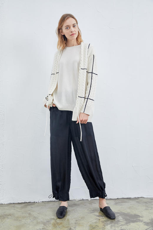  裤脚抽绳休闲薄女裤 SJF18K354A 商品图3