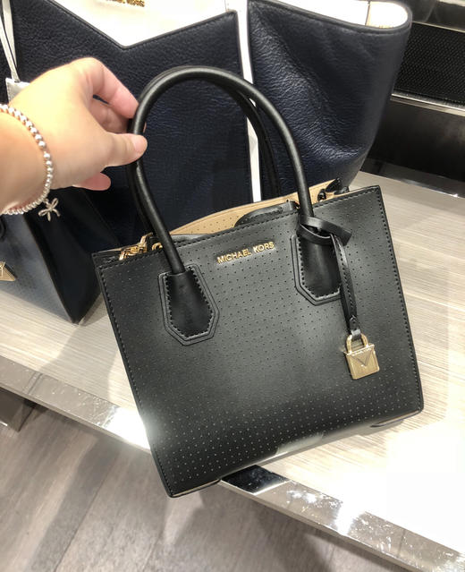 骨折价！MK专柜款 mercer包 金锁头 镭射镂空皮，可放个性化别针 商品图0