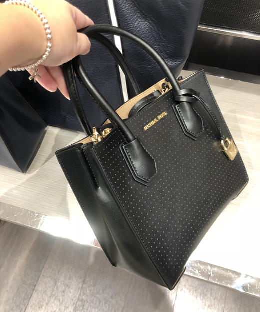 骨折价！MK专柜款 mercer包 金锁头 镭射镂空皮，可放个性化别针 商品图1