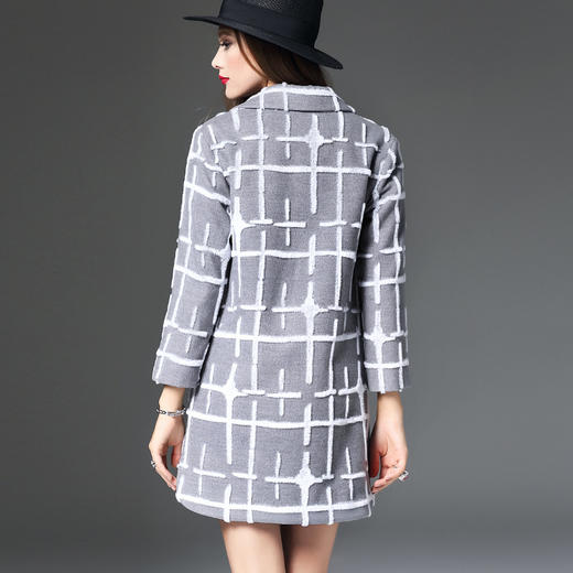 【服饰鞋包】秋冬外套女装欧美格纹西装领A字摆大衣 商品图0