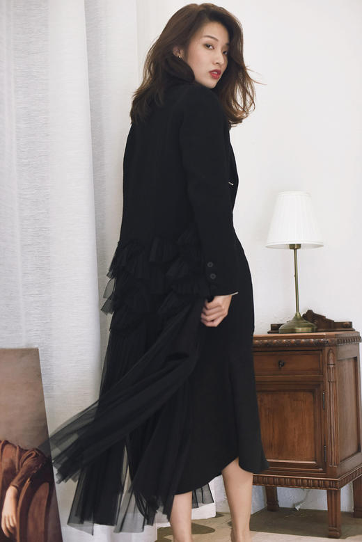 AtelierMissLu / Nicholas 黑色装饰拼纱羊毛大衣 商品图3