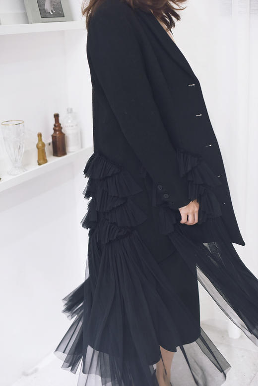 AtelierMissLu / Nicholas 黑色装饰拼纱羊毛大衣 商品图5