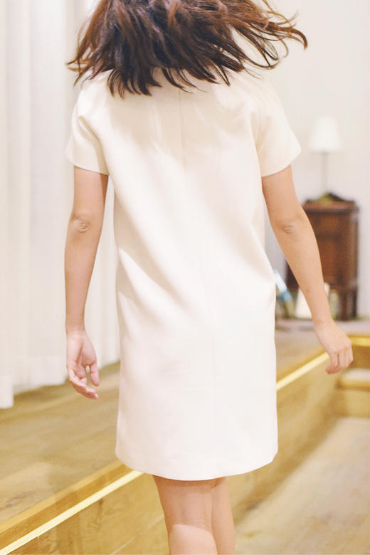 AtelierMissLu / Janice 珍珠白肩部挖剪宽身裙 商品图3