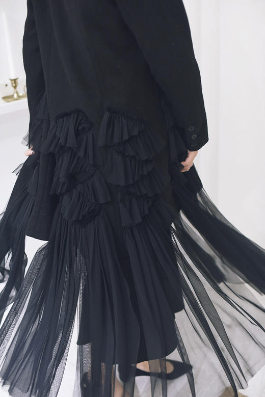 AtelierMissLu / Nicholas 黑色装饰拼纱羊毛大衣 商品图4