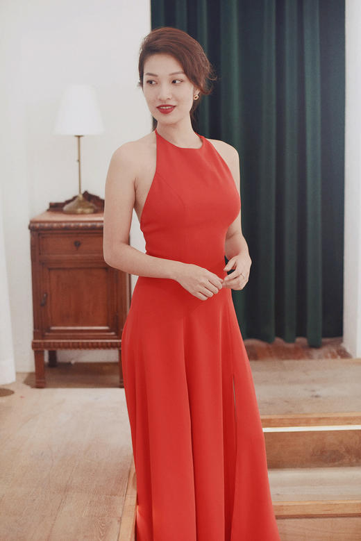 AtelierMissLu / Valentina 嘉年华红挂脖露背长礼服 商品图2