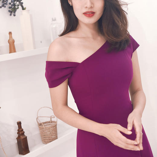AtelierMissLu / Madge 玫紫不规则斜肩连身裙 商品图0