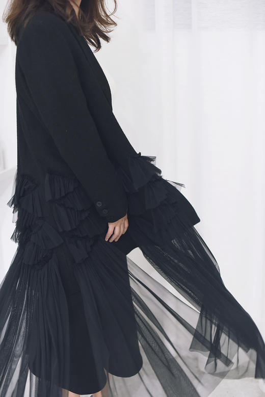AtelierMissLu / Nicholas 黑色装饰拼纱羊毛大衣 商品图6