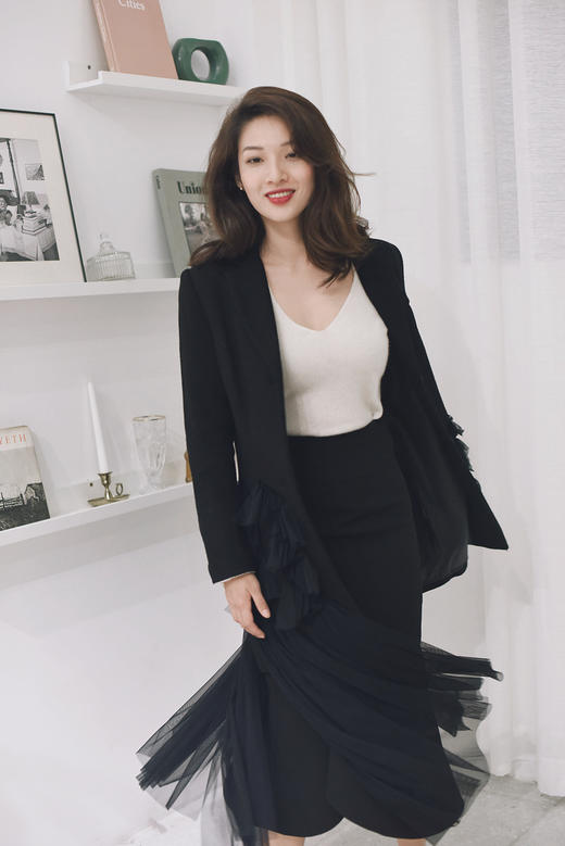 AtelierMissLu / Nicholas 黑色装饰拼纱羊毛大衣 商品图1