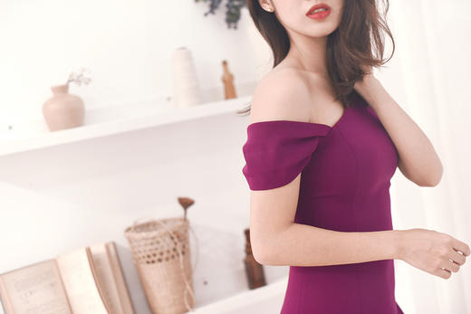 AtelierMissLu / Madge 玫紫不规则斜肩连身裙 商品图2