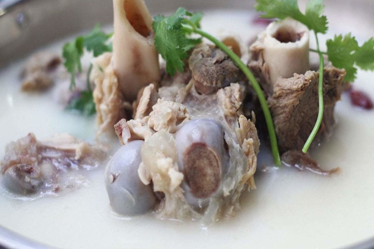 新鲜黑毛猪筒骨约1000克