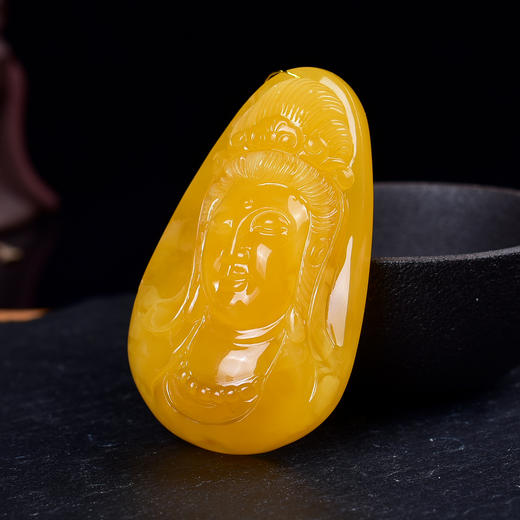 琥珀吊坠蜜蜡观音克重1794g编码dk9877