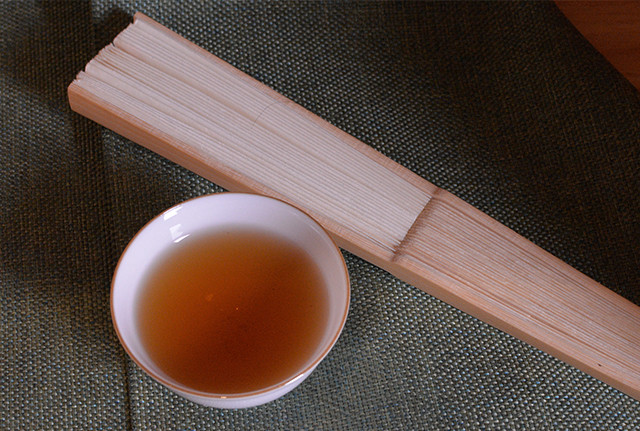 滋味:口感温和醇爽,清淡顺滑,绵柔中带有淡淡回甘.