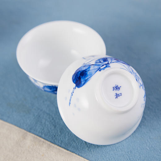 瑞和丨手绘青花瓷景德镇青花瓷 荷花套组 1盖碗1公道6杯 商品图3