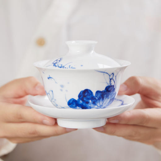 瑞和丨手绘青花瓷景德镇青花瓷 荷花套组 1盖碗1公道6杯 商品图4