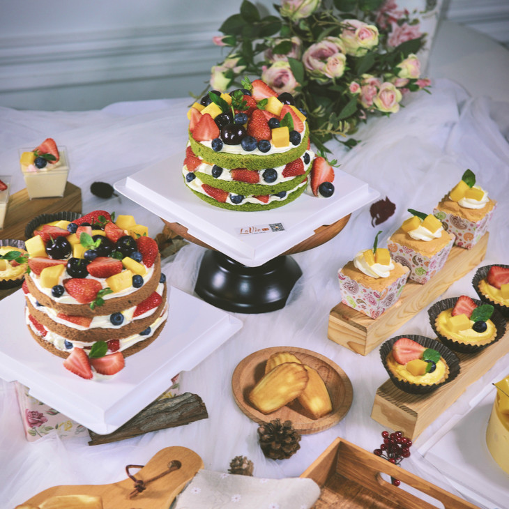 森系堆满水果甜品台请联系客服定制更多装饰效果请联系客服