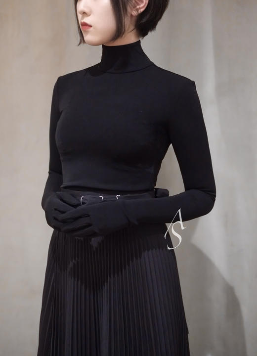 A.W.A.K.E  黑色手套高领上衣 商品图0