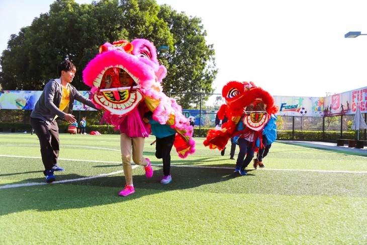 在營中與夥伴們快樂交流,分享夢想,分享快樂;學會關心他人,從完全依賴