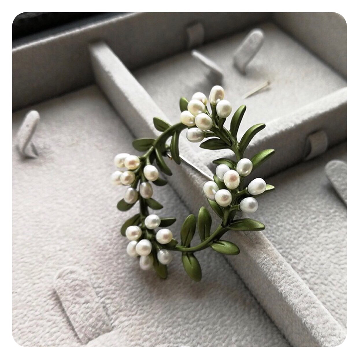 淡水珍珠桃金娘花环胸针大衣绝配pa2116